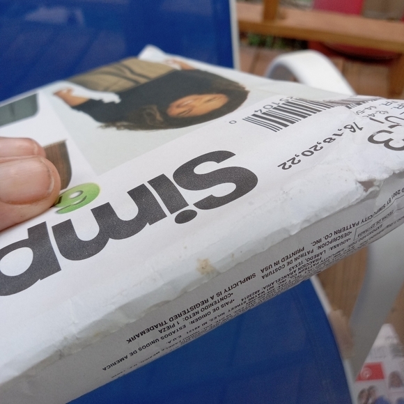 Simplicity Sewing Pattern 9823 Women's Skirts Plus Size 18 20 22 Uncut - Picture 2 of 3